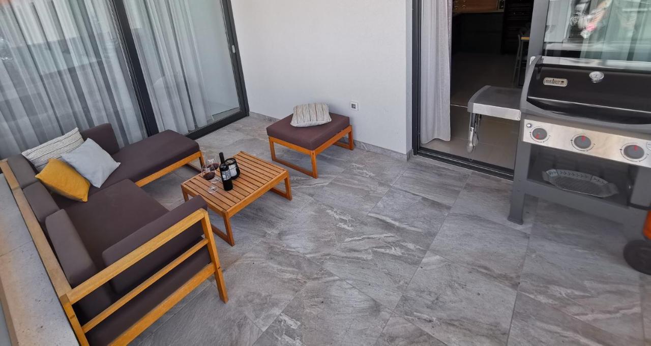 Black Pearl - Luxury Seaside App With Pool & Bbq, Istra Banjole Exterior photo