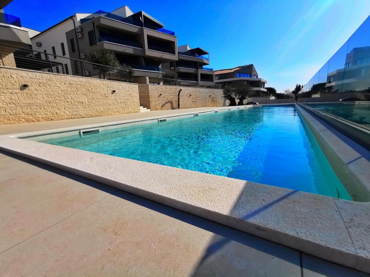Black Pearl - Luxury Seaside App With Pool & Bbq, Istra Banjole Exterior photo