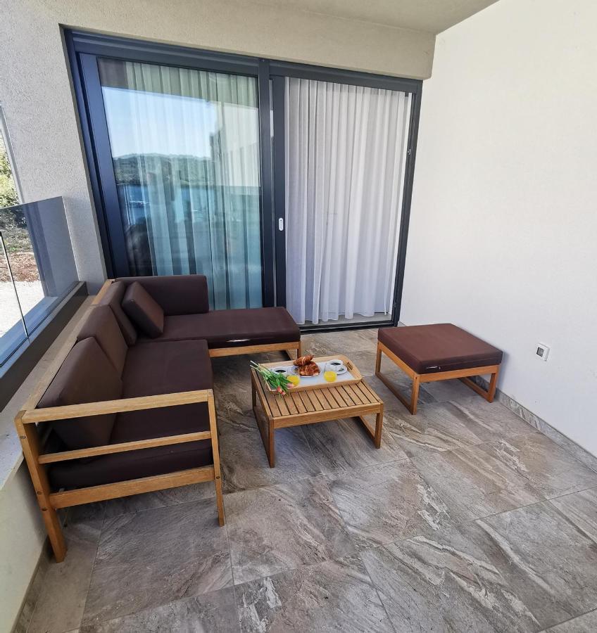 Black Pearl - Luxury Seaside App With Pool & Bbq, Istra Banjole Exterior photo