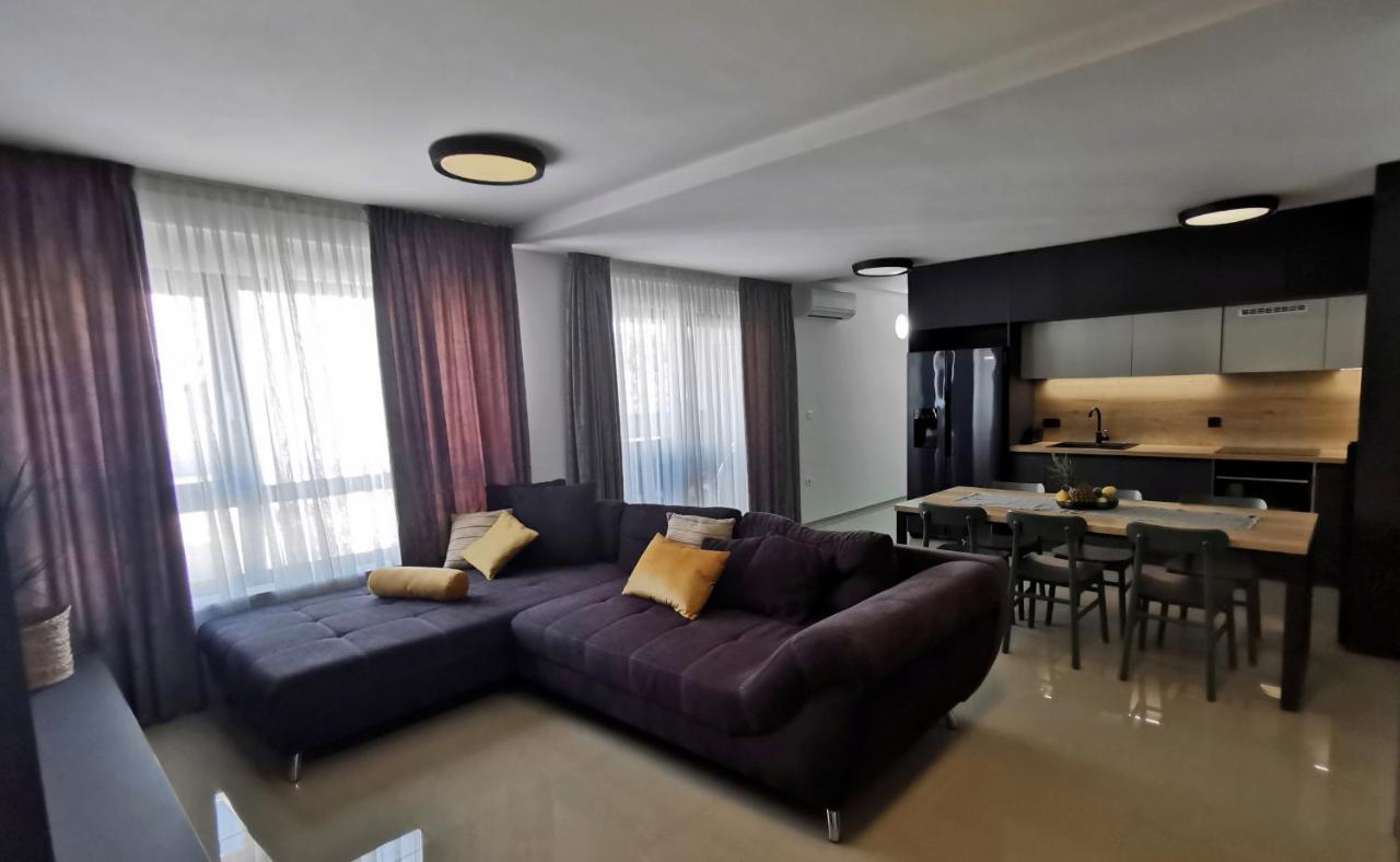 Black Pearl - Luxury Seaside App With Pool & Bbq, Istra Banjole Exterior photo