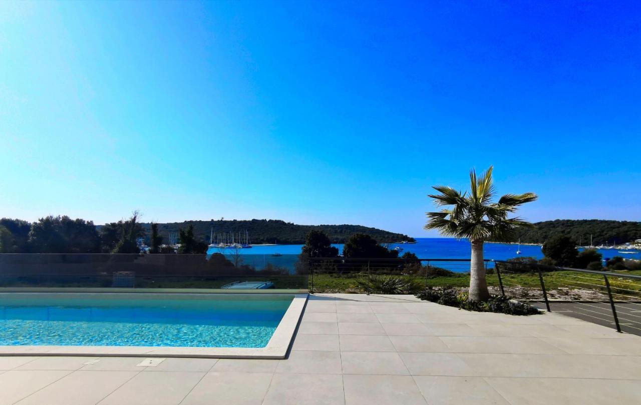 Black Pearl - Luxury Seaside App With Pool & Bbq, Istra Banjole Exterior photo