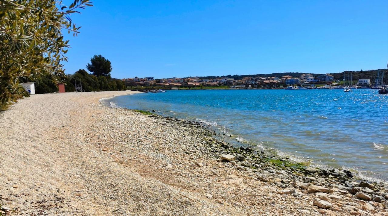 Black Pearl - Luxury Seaside App With Pool & Bbq, Istra Banjole Exterior photo