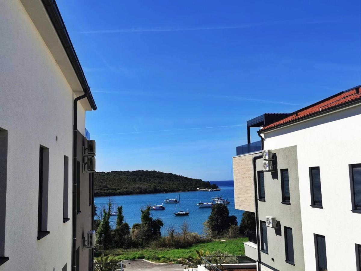 Black Pearl - Luxury Seaside App With Pool & Bbq, Istra Banjole Exterior photo