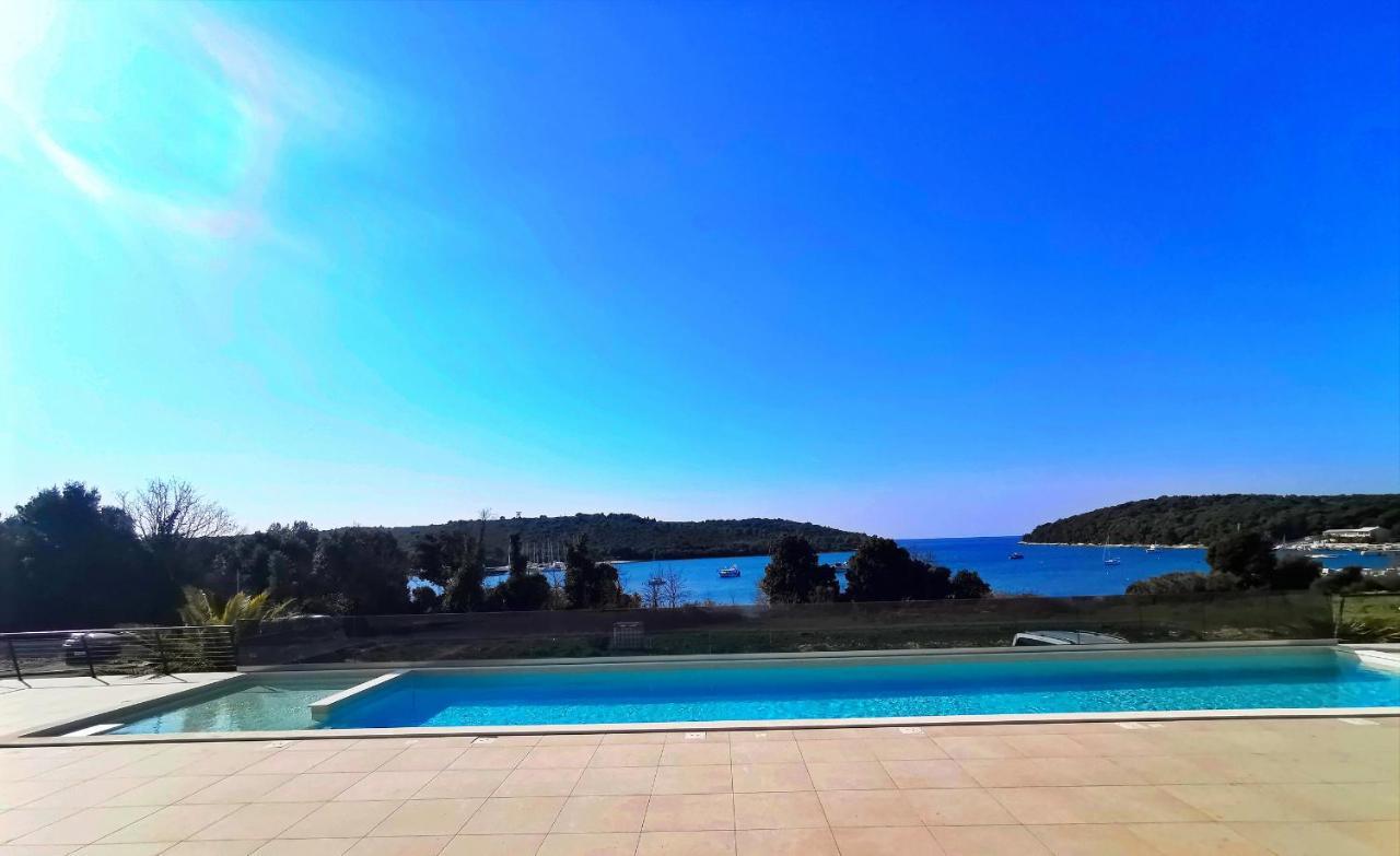 Black Pearl - Luxury Seaside App With Pool & Bbq, Istra Banjole Exterior photo