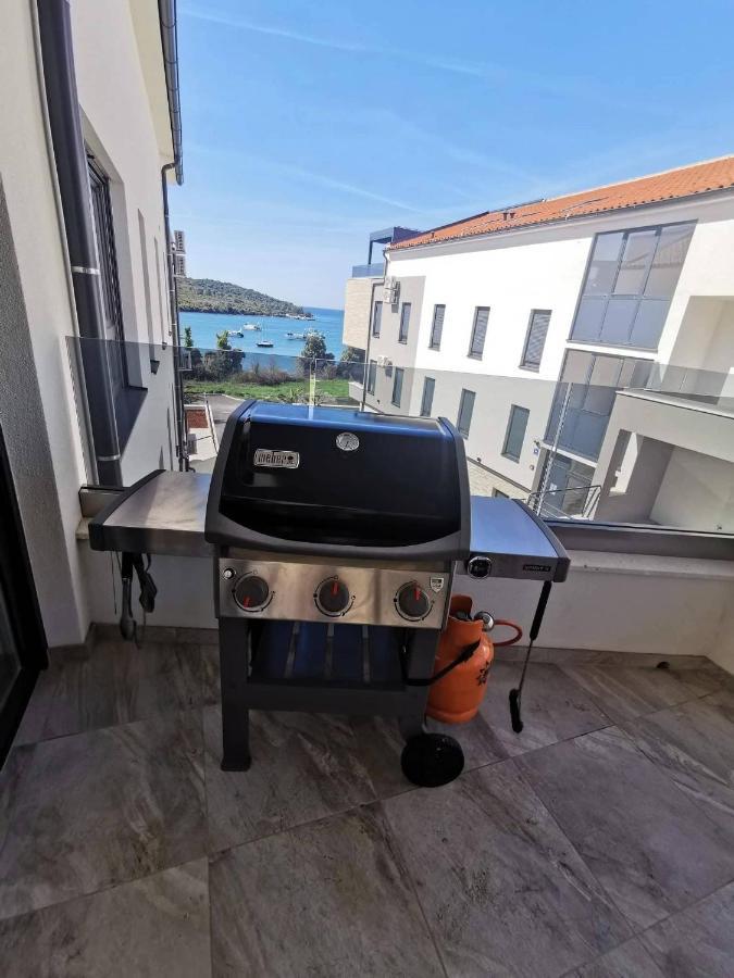 Black Pearl - Luxury Seaside App With Pool & Bbq, Istra Banjole Exterior photo