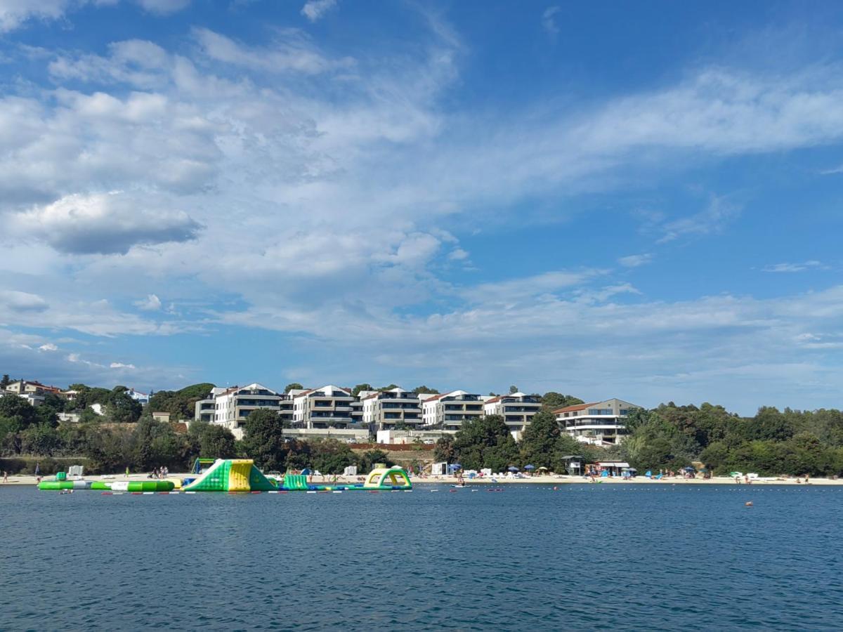 Black Pearl - Luxury Seaside App With Pool & Bbq, Istra Banjole Exterior photo