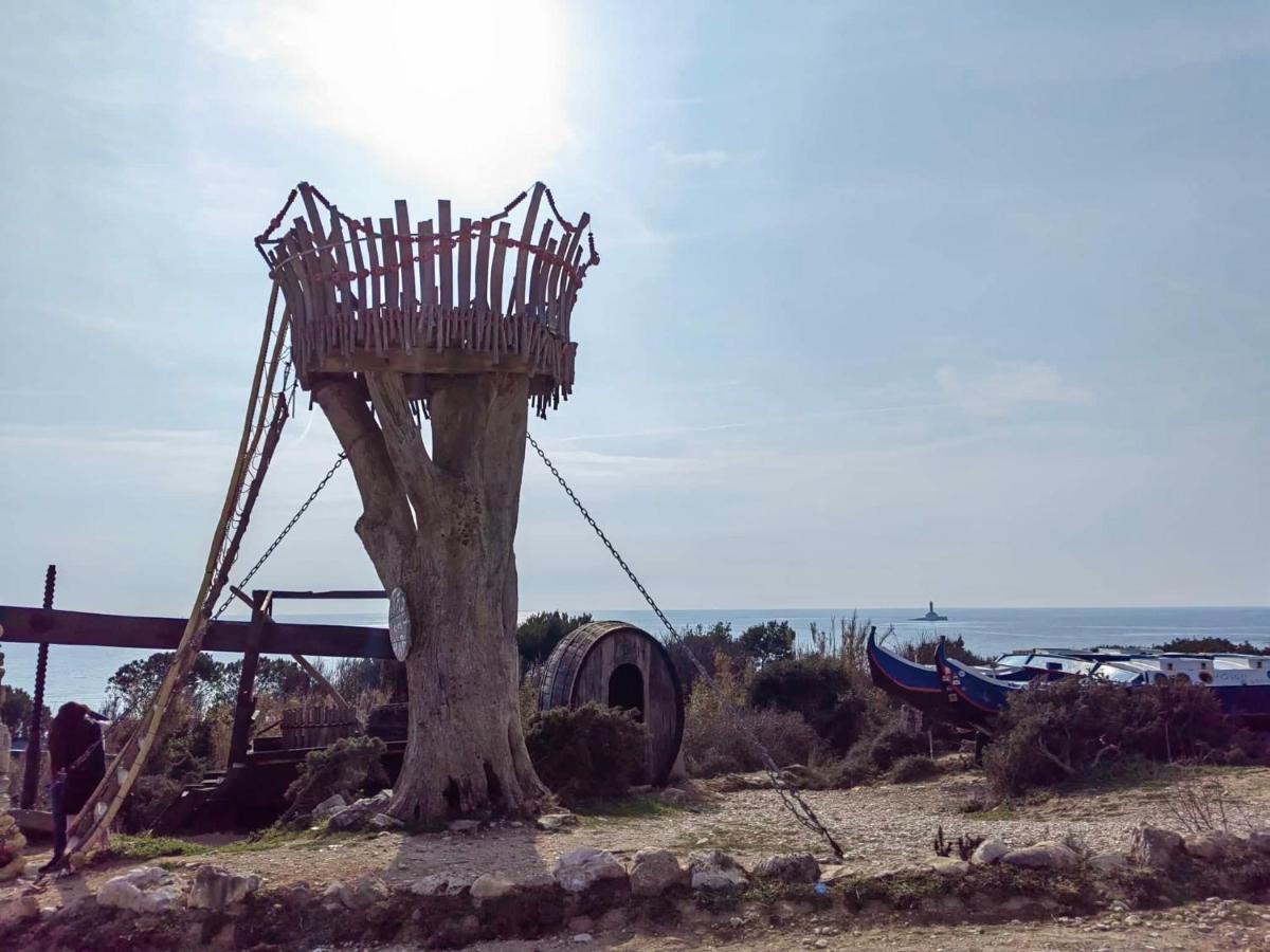 Black Pearl - Luxury Seaside App With Pool & Bbq, Istra Banjole Exterior photo
